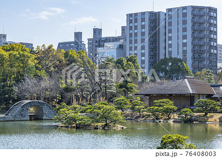 広島県広島市　晴天の縮景園 76408003
