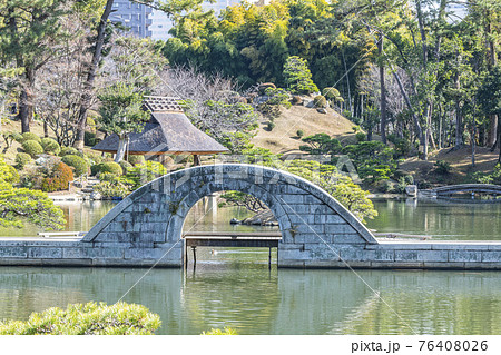 広島県広島市　縮景園のシンボル跨虹橋（ここうきょう） 76408026