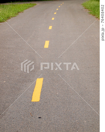 asphalt road view asphalt road view 76408402