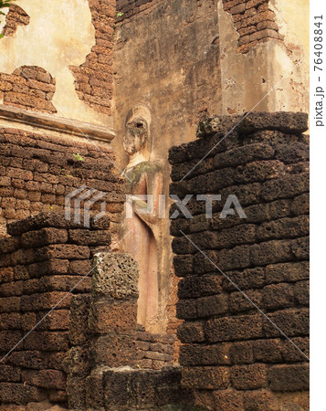 Ruins of ancient temples at Sukhothai Historical Park, Thailand 76408841
