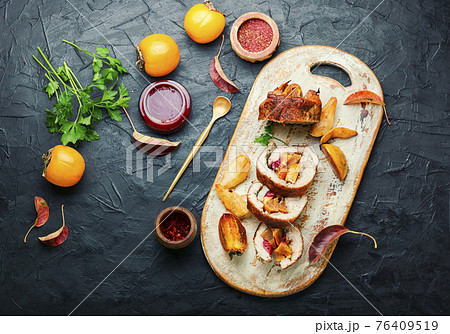 Baked meatloaf slices Baked meatloaf slices 76409519
