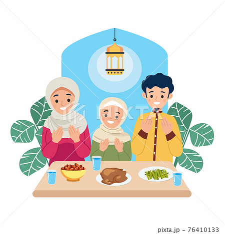 Moslem family iftar praying and enjoying...のイラスト素材 [76410133] - PIXTA