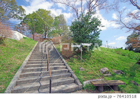 山口市内を一望できる観光スポット亀山公園に 76410518