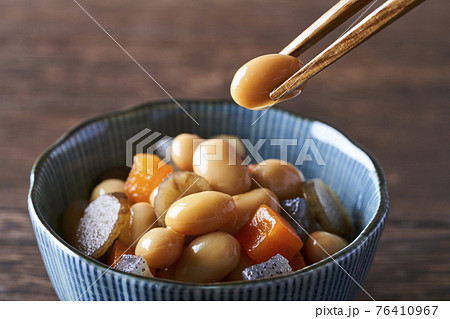 ごぼうとにんじんとこんにゃく入りの煮豆 ごぼうとにんじんとこんにゃく入りの煮豆 76410967