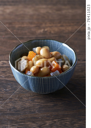 ごぼうとにんじんとこんにゃく入りの煮豆 ごぼうとにんじんとこんにゃく入りの煮豆 76411023