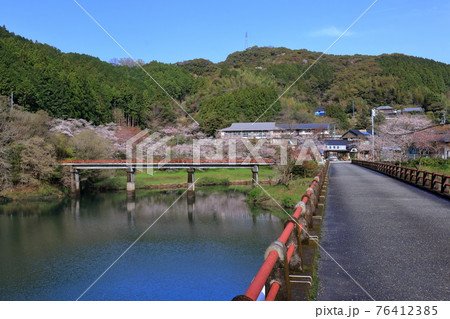 甫喜ケ峰橋とがっこう橋 休場ダム湖 (高知県 平山親水公園) 甫喜ケ峰橋とがっこう橋 休場ダム湖 (高知県 平山親水公園) 76412385