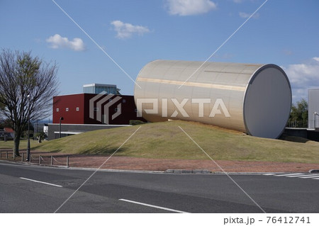 岡山県奈義町現代美術館と奈義町立図書館 岡山県奈義町現代美術館と奈義町立図書館 76412741