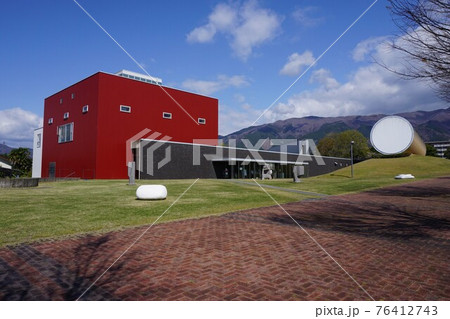 岡山県奈義町現代美術館と奈義町立図書館 76412743