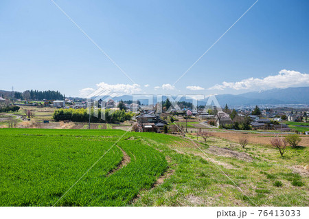 春の田園風景 内田から塩尻市方面 春の田園風景 内田から塩尻市方面 76413033