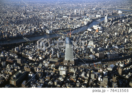 建設中の東京スカイツリーを2009年に空撮 建設中の東京スカイツリーを2009年に空撮 76413503