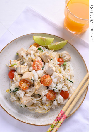 Fried rice with tofu, mung bean sprouts and tomato Fried rice with tofu, mung bean sprouts and tomato 76413535