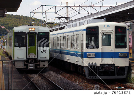 越生駅に停車中の八高線・東武越生線 76413872