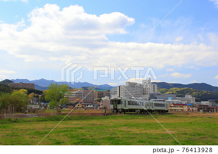 毛呂山を行く八高線キハ110（高麗川⇔高崎） 76413928