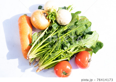 新鮮な緑黄色野菜 白バック 新鮮な緑黄色野菜 白バック 76414173