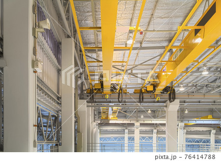 Overhead crane for manufacturing production plant. 76414788