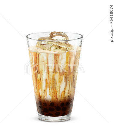 グラス タピオカ 黒糖ミルク 飲み物 氷 イラスト リアル 汗 76418074