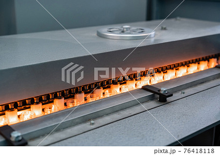 Bottle necks are subjected to heat treatment. 76418118