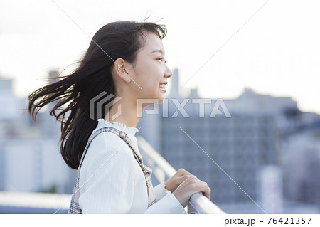 中学生 高校生 女の子 若者 学生 76421357