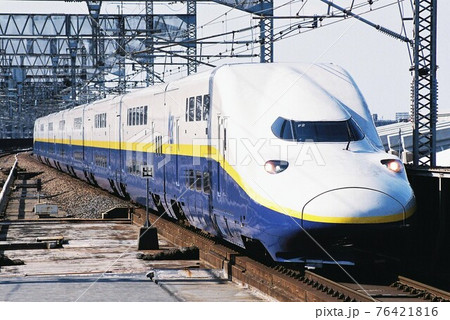 高架区間をゆく上越新幹線のE4系 高架区間をゆく上越新幹線のE4系 76421816
