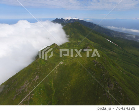 空撮・雲海と知床連山(北海道・知床) 空撮・雲海と知床連山(北海道・知床) 76424239
