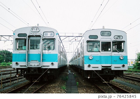 留置線に停車中の103系1000番台と301系 76425845