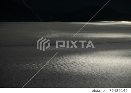 若人の広場公園から見た曇天の鳴門海峡 若人の広場公園から見た曇天の鳴門海峡 76426142