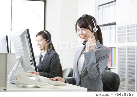 コールセンターのオペレーター 76428265