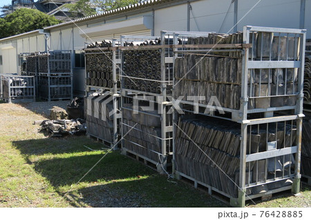 震災復興の「瓦」置き場 76428885