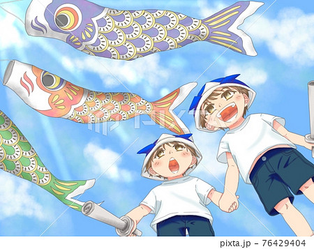 大空になびく鯉のぼりを見上げる兄弟 76429404