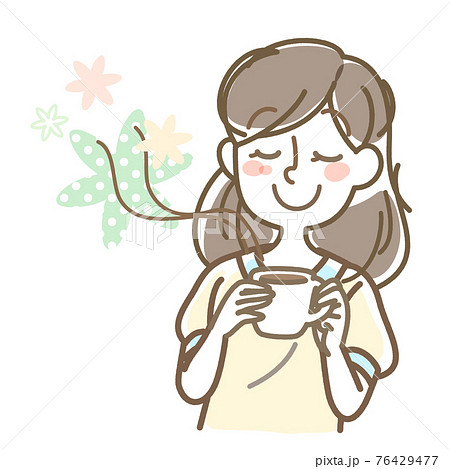 飲み物を飲んでリラックスする女性 76429477