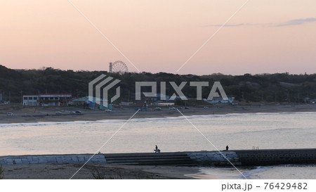 阿字ヶ浦海岸 夕暮れ 阿字ヶ浦海岸 夕暮れ 76429482
