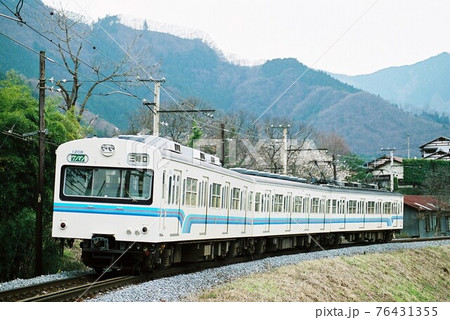 三峰口へ向けて快走する秩父鉄道1000系 三峰口へ向けて快走する秩父鉄道1000系 76431355