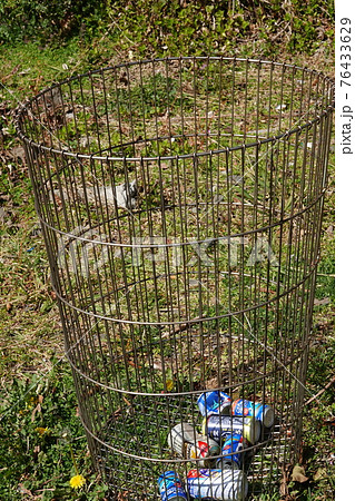 空き缶 ゴミ籠 空き缶 ゴミ籠 76433629