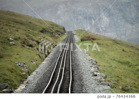 スノードン登山鉄道とランベリス駅 76434366