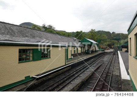 スノードン登山鉄道とランベリス駅 スノードン登山鉄道とランベリス駅 76434408