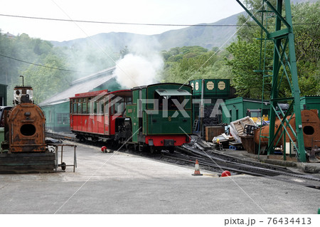 スノードン登山鉄道とランベリス駅 76434413