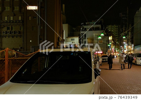 町田の商店街の路上駐車 76439349