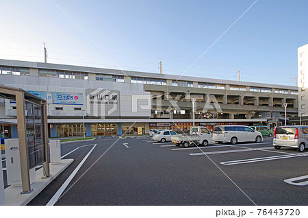 山口市の新幹線と在来線が乗り入れするJR西日本新山口駅 76443720