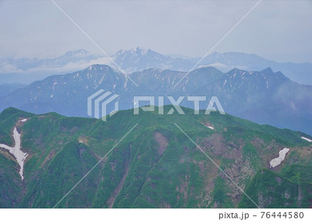 浅草岳からの毛猛山と越後三山 76444580