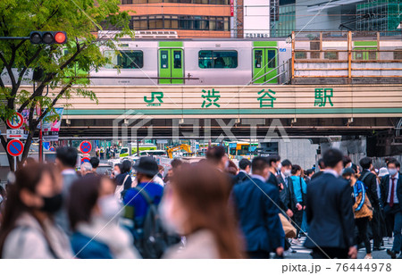 日本の東京都市景観　大阪で905人(過去最多）。解除後、渋谷駅前には多くの人出＝4月8日 76444978