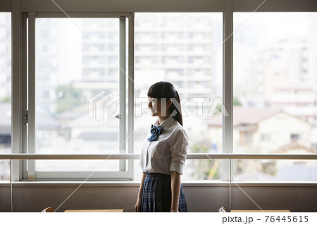 学校の教室 76445615