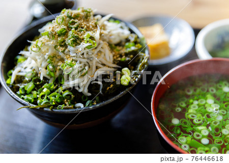 アカモクとしらす丼定食 ランチ アカモクとしらす丼定食 ランチ 76446618