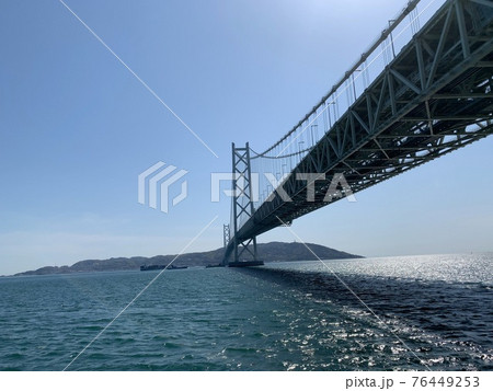 大迫力！明石海峡大橋の下側からの写真 76449253
