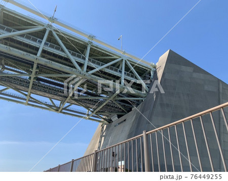 大迫力！明石海峡大橋の下側からの写真 76449255