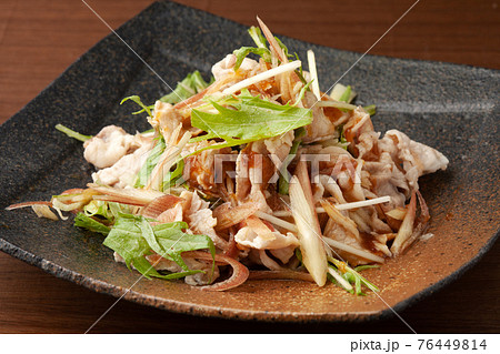 ミョウガと水菜の冷しゃぶサラダ 76449814