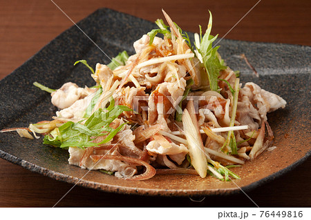 ミョウガと水菜の冷しゃぶサラダ 76449816