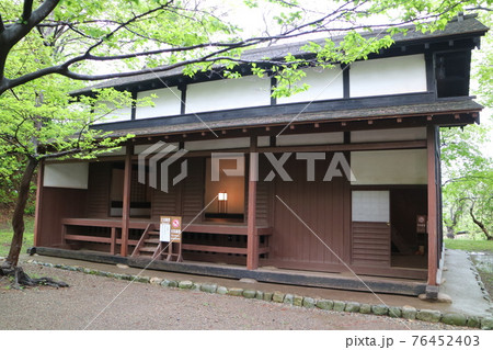 日本100名城　雨と新緑の久保田城　御物頭御番所 76452403