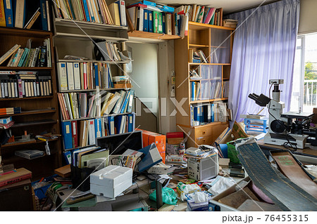 散らかり放題の部屋（遺品整理・ゴミ屋敷） 76455315