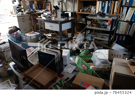 散らかり放題の部屋(遺品整理・ゴミ屋敷) 散らかり放題の部屋(遺品整理・ゴミ屋敷) 76455324