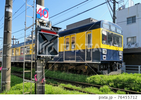 通過する東急多摩川線の1000系きになる電車 76455712
